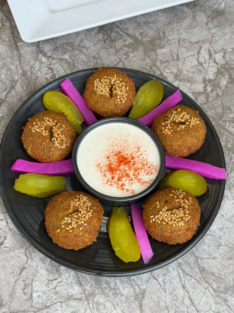 Falafel s dipem